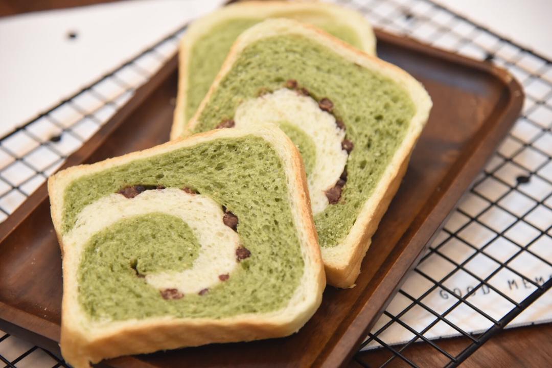 清香柔软的抹茶红豆吐司
