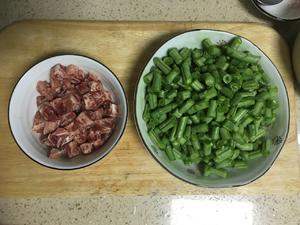 豇豆牛肉饭（香到没朋友）的做法 步骤2