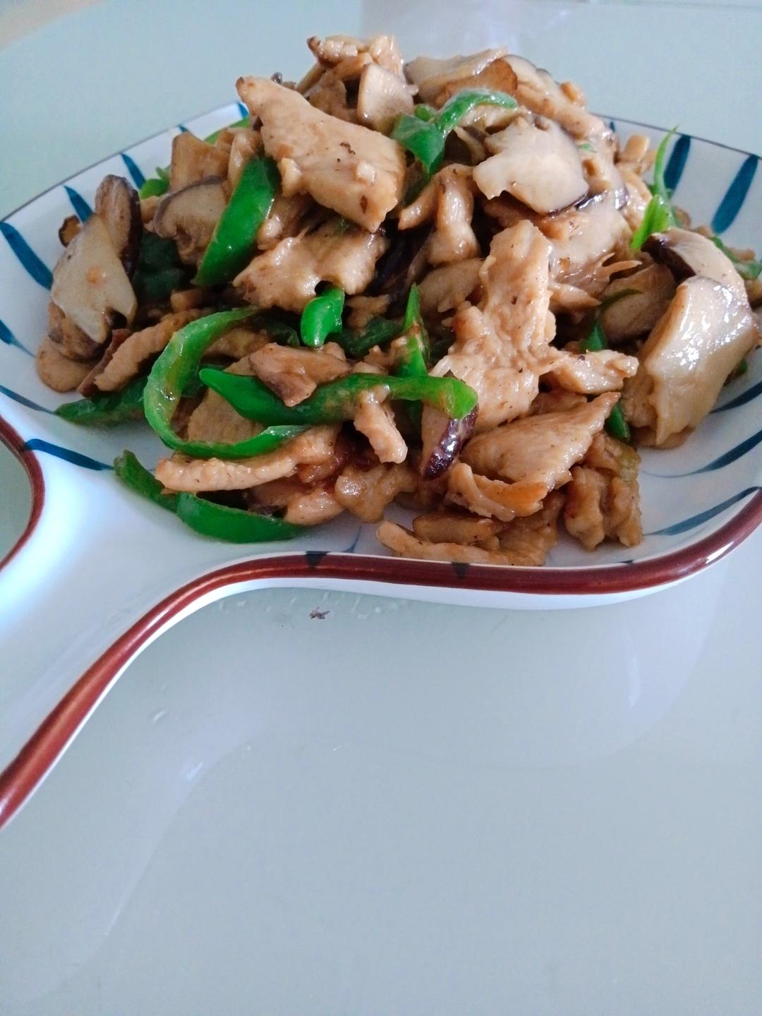 鸡胸肉炒香菇，鲜香又入味