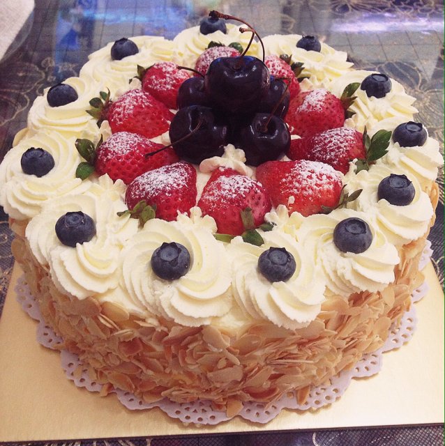 幽兰_990做的草莓戚风生日蛋糕