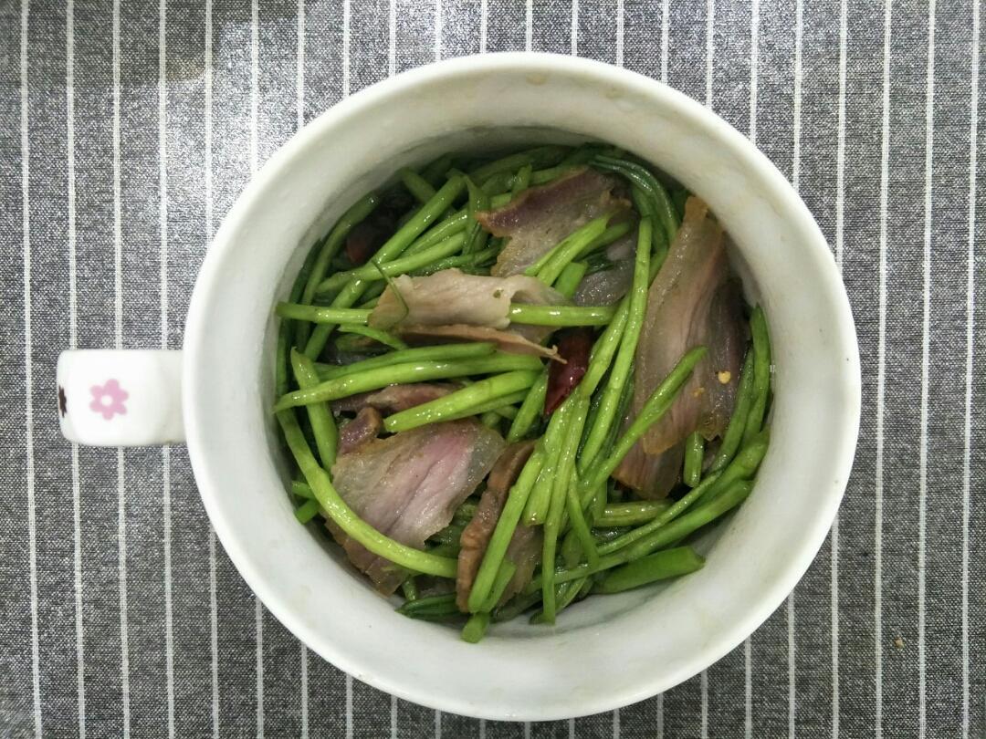 篱蒿炒腊肉