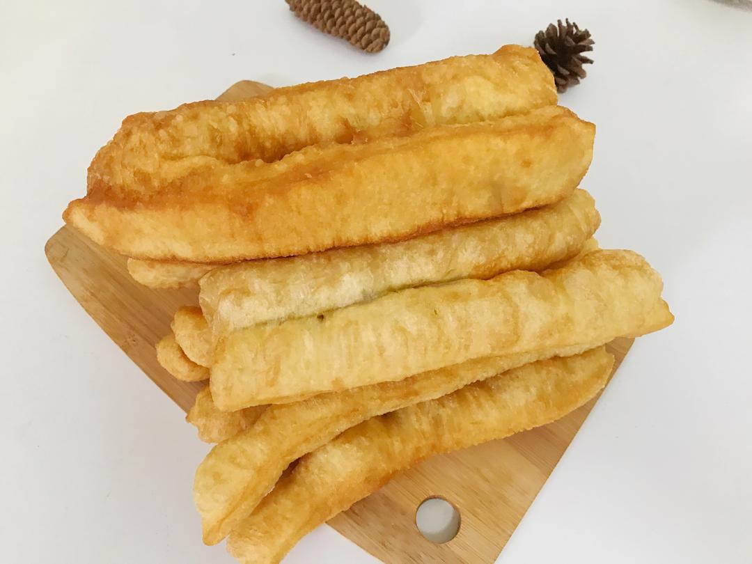 1个鸡蛋，1碗水，在家快速做出蓬松大油条，学会的都说方法实用的做法