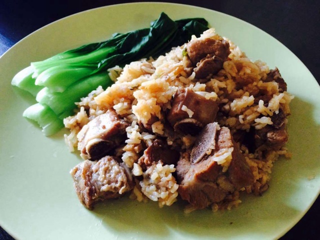 喷香排骨焖饭（爆好吃）