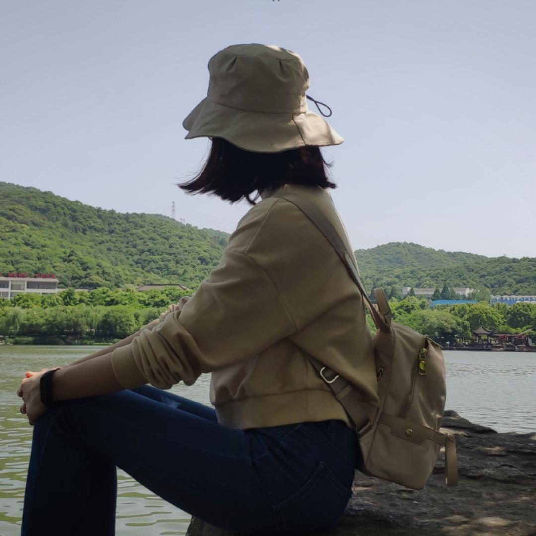 穿狗熊皮的螃蟹