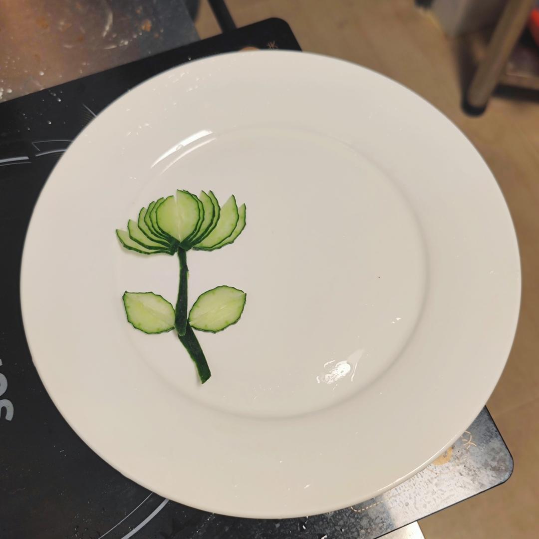 简单美丽的🌺黄瓜花盘饰