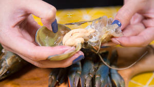 蓝虾浓汤+香煎蓝龙的做法 步骤5