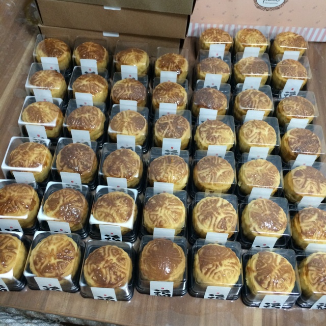广式月饼——蛋黄莲蓉月饼