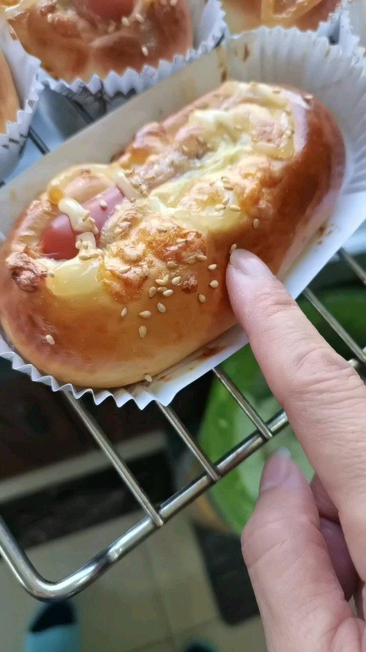 一个面团撑起一家店的台式面包—香肠面包