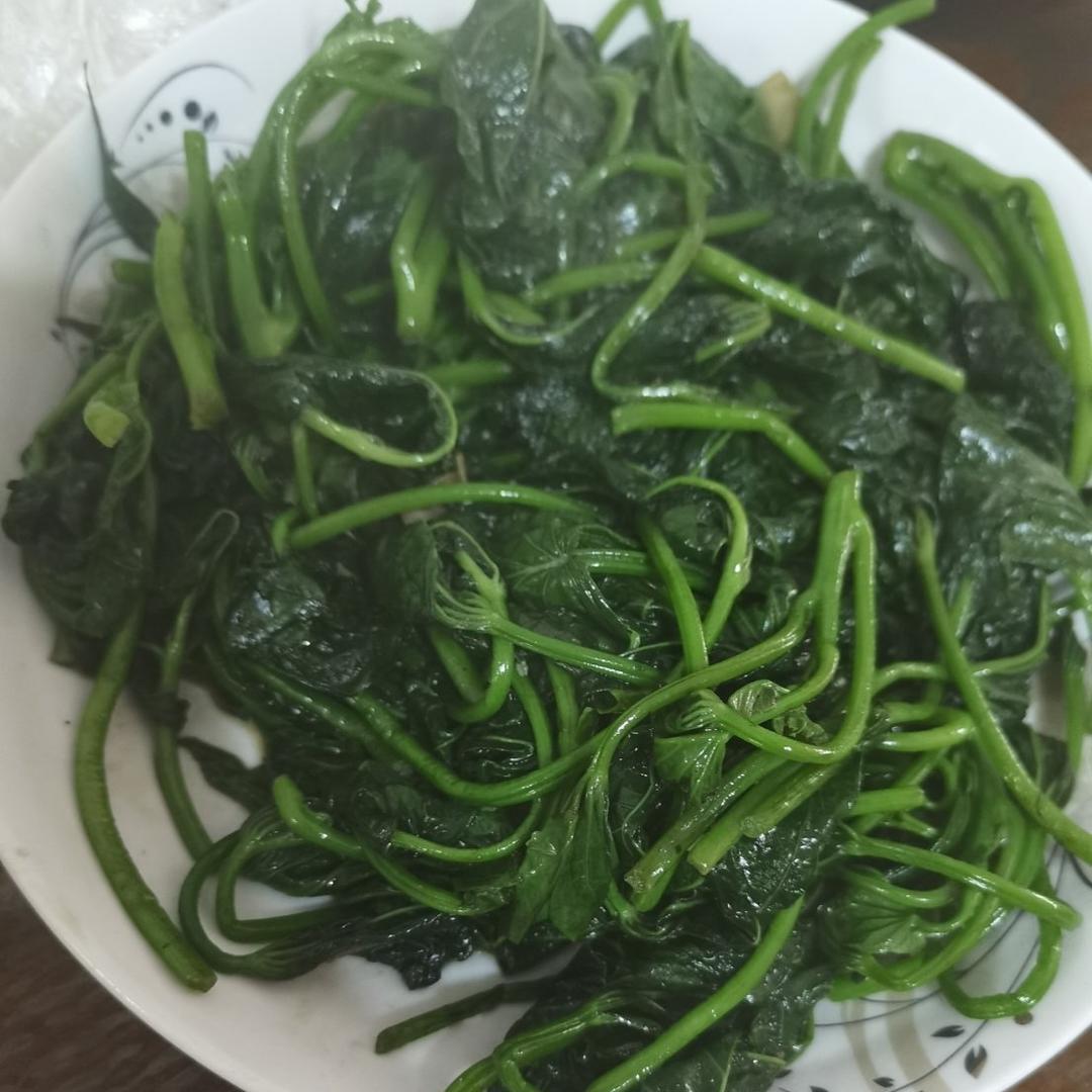 脆嫩好吃的清炒红薯叶，拿肉都不换！