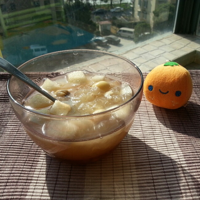 红枣莲子银耳汤