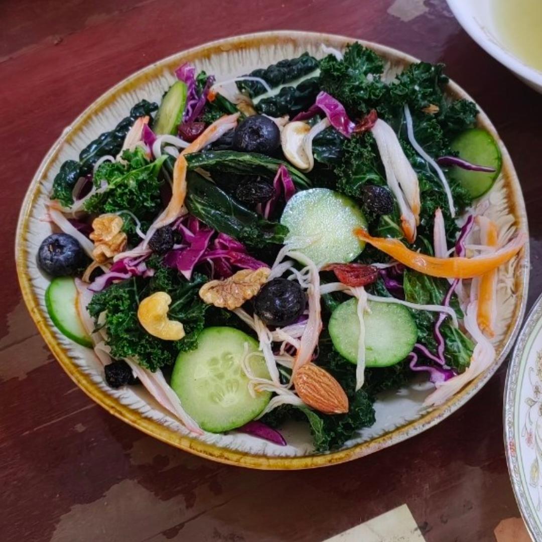 好吃的羽衣甘蓝沙拉