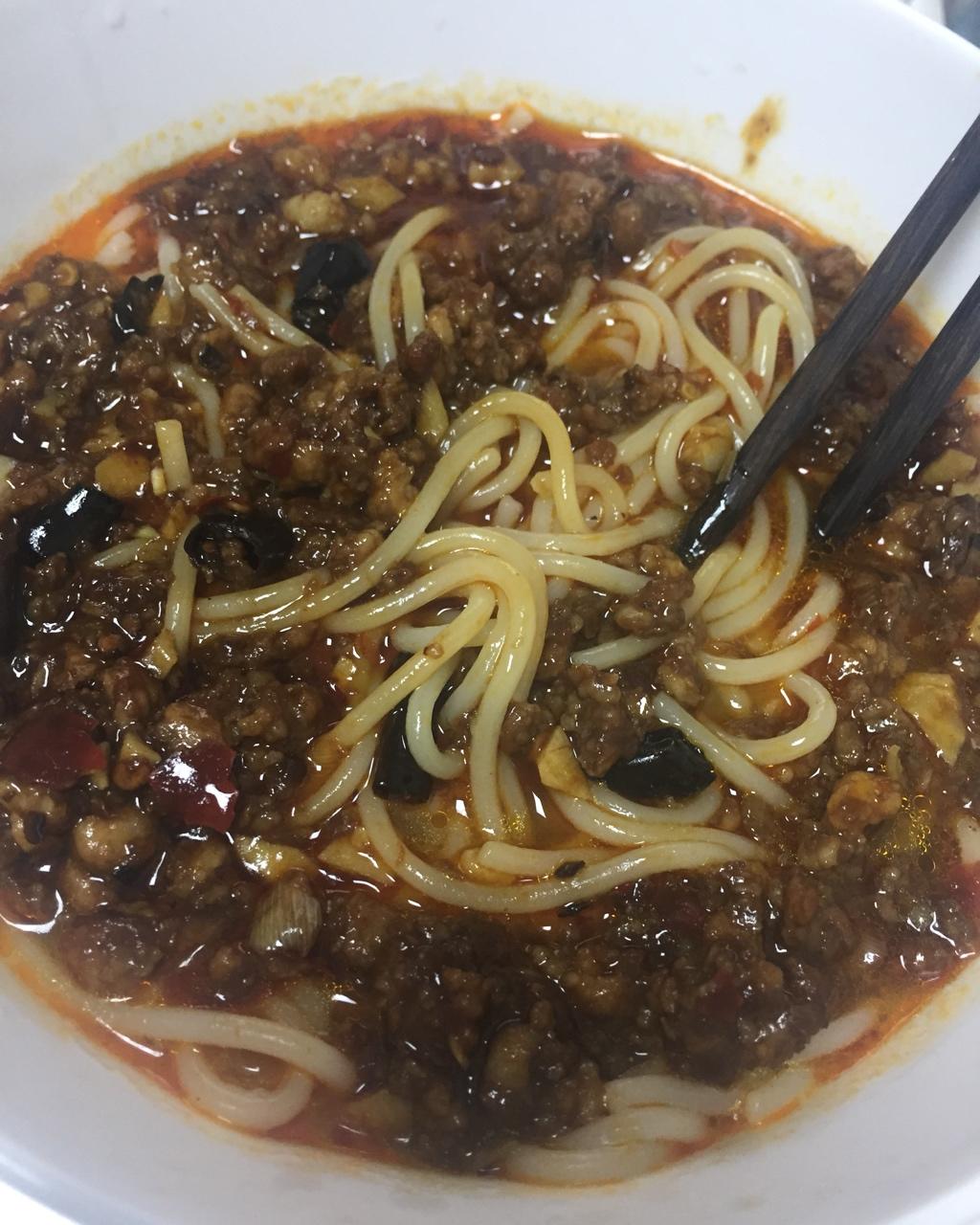 老上海辣肉面
