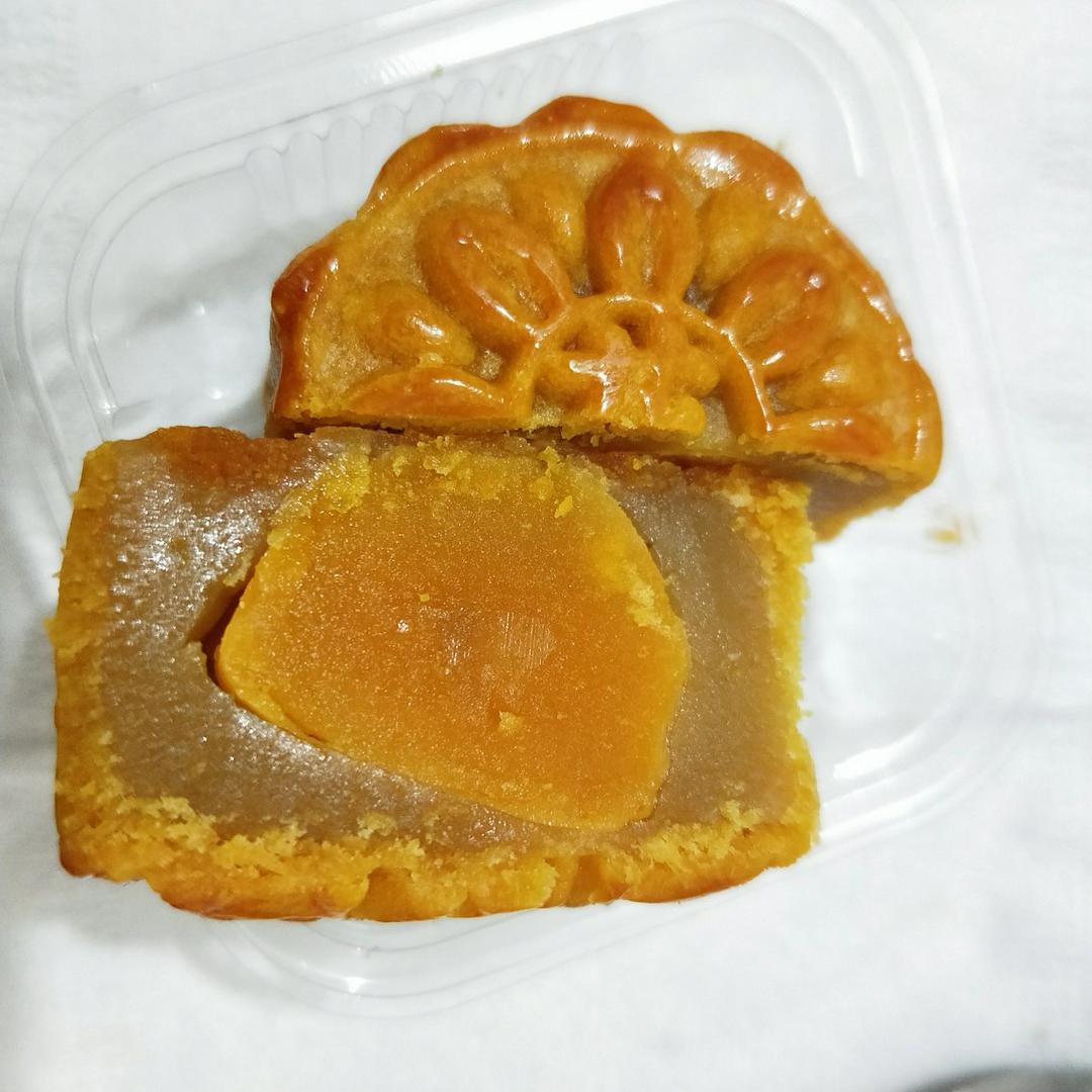 广式月饼——蛋黄莲蓉月饼