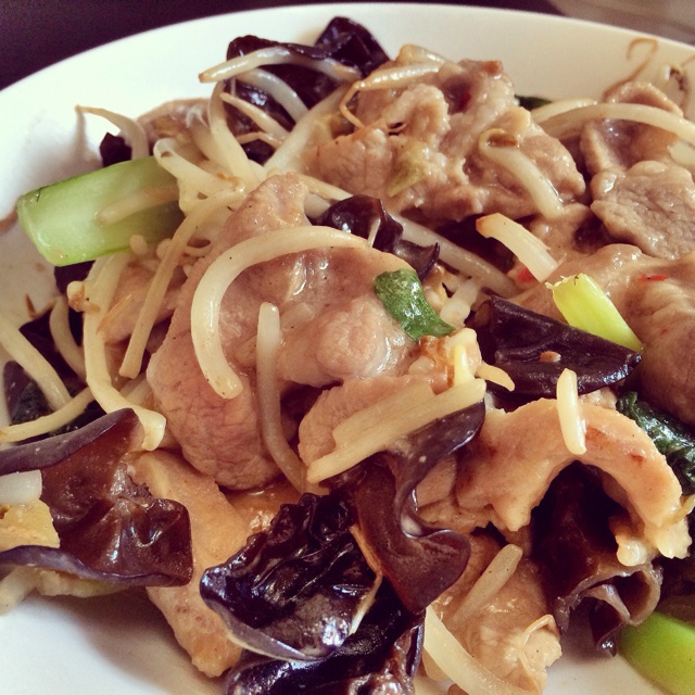 芹菜木耳炒肉丝