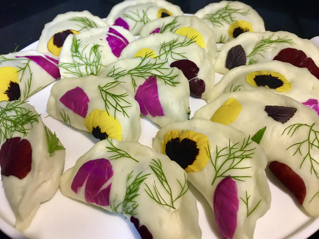 【樉樉的小厨房】“峰味”美如画卷，繁花似锦鲜花水饺 荠菜肉馅