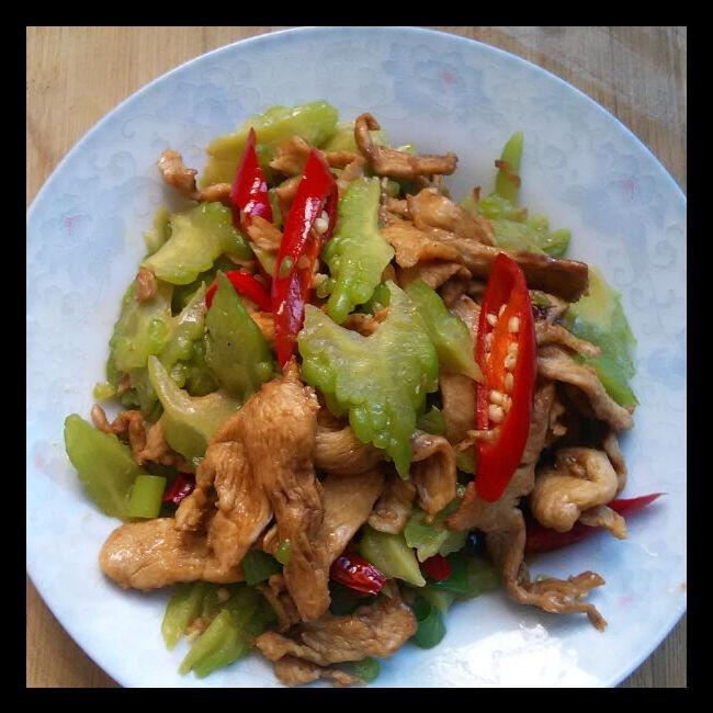 苦瓜鸡肉片的做法