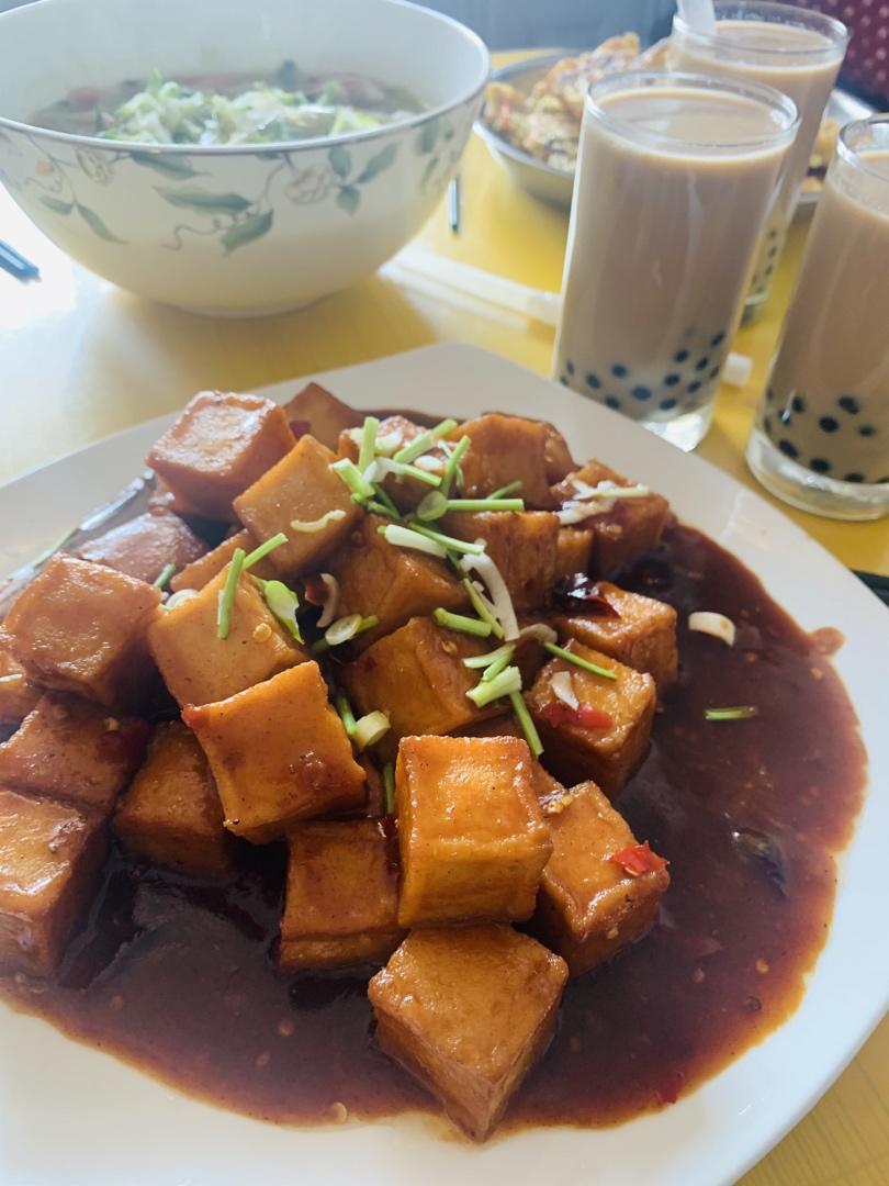 网红小食-麻辣鱼豆腐