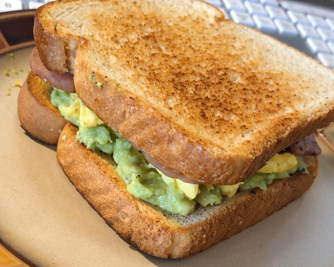 新手也能做的牛油果吐司🥪的做法