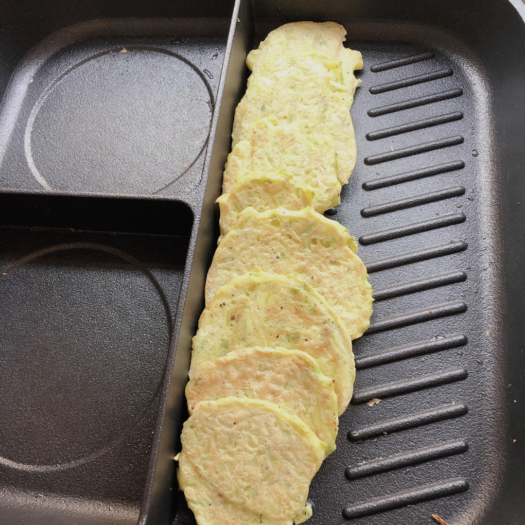 宝宝辅食一岁西葫芦饼 这道辅食会刷新你对西葫芦的认识