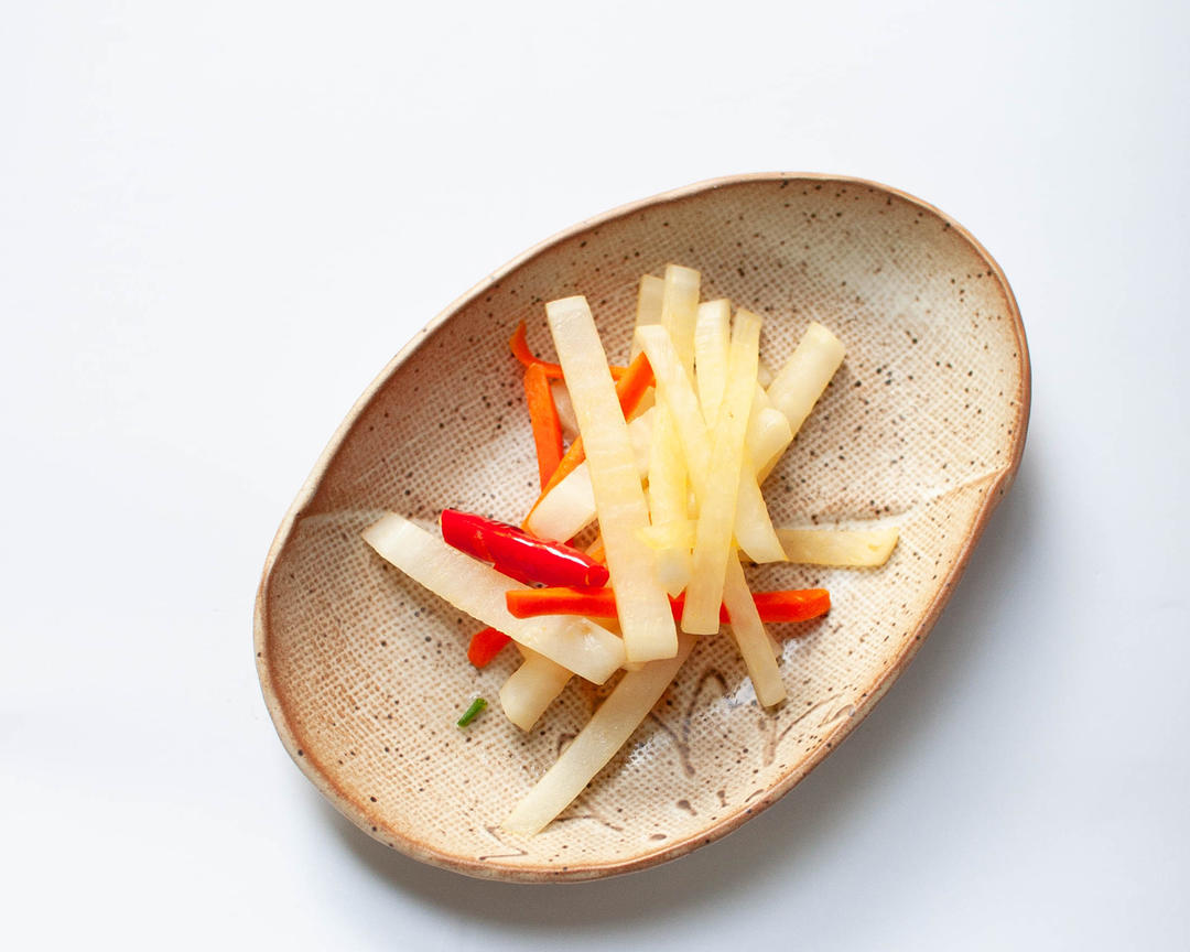 干煸红白萝卜--禁欲系日式料理，巧用盐烹煮食物的做法