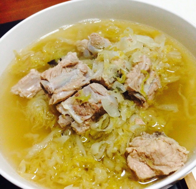 小草叶子哥做的酸菜炖排骨