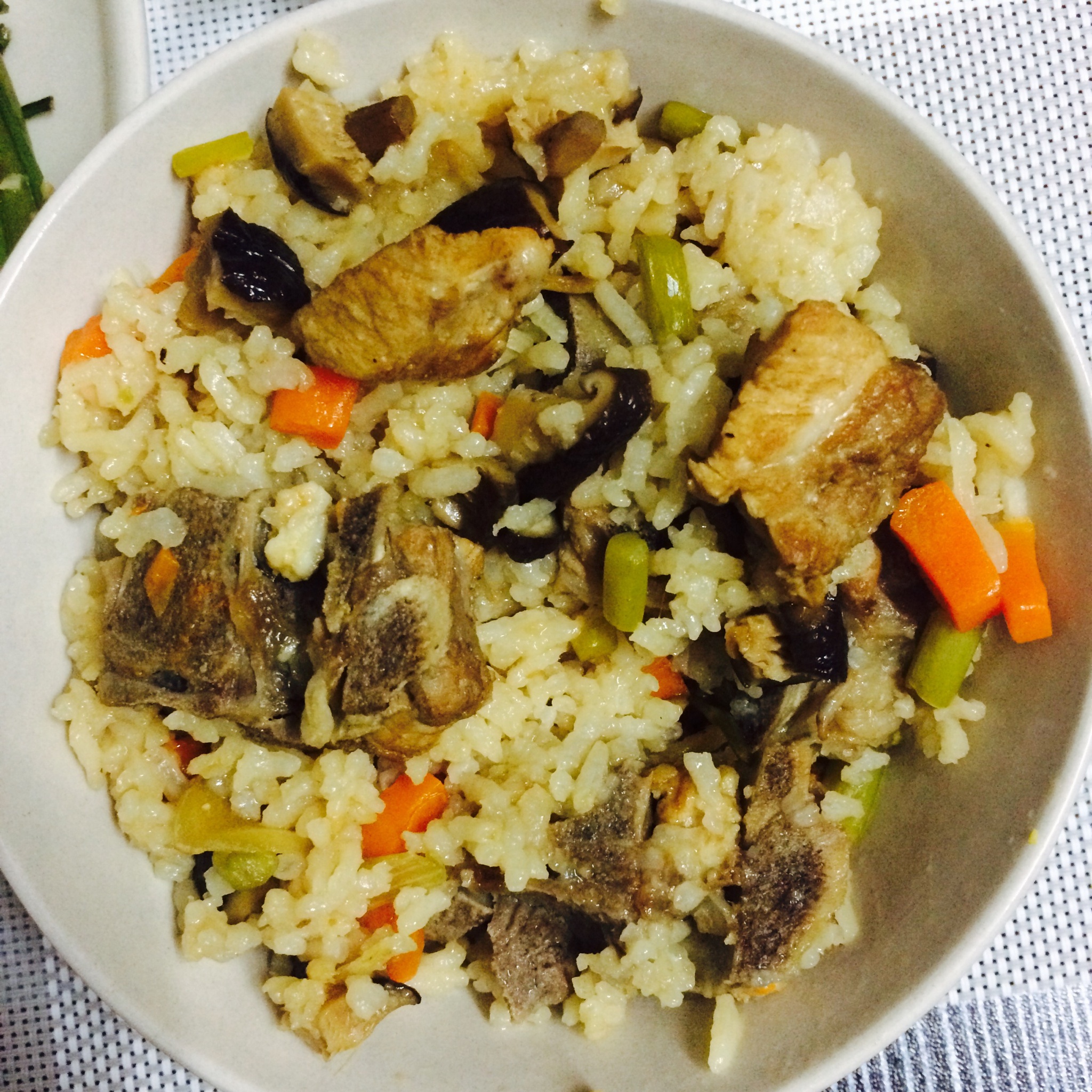 喷香排骨焖饭（爆好吃）