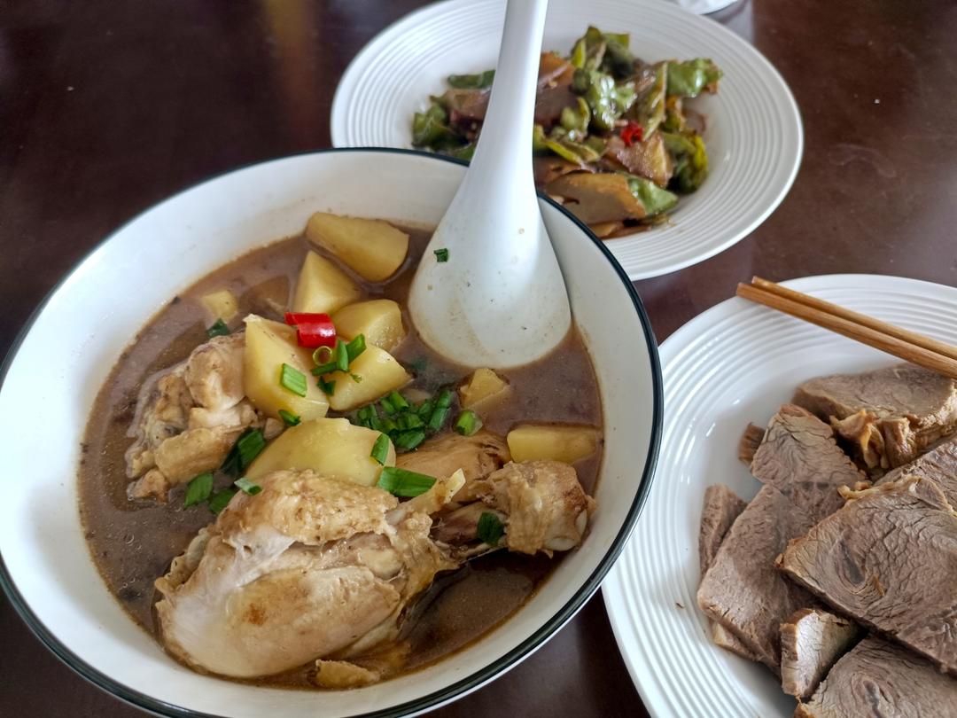 琵琶鸡腿烧土豆