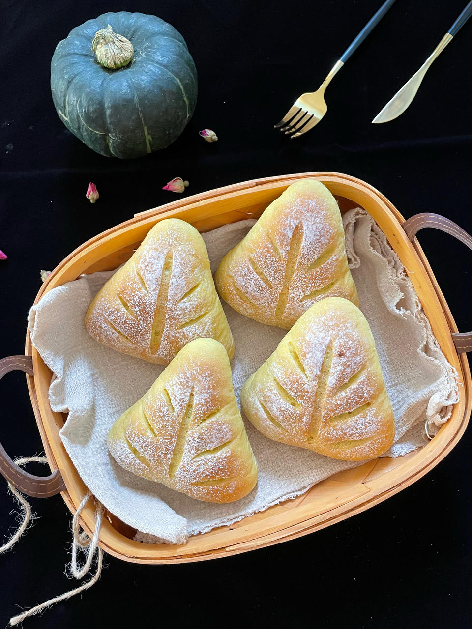 南瓜🎃咸蛋黄肉松麻薯软欧包🍞