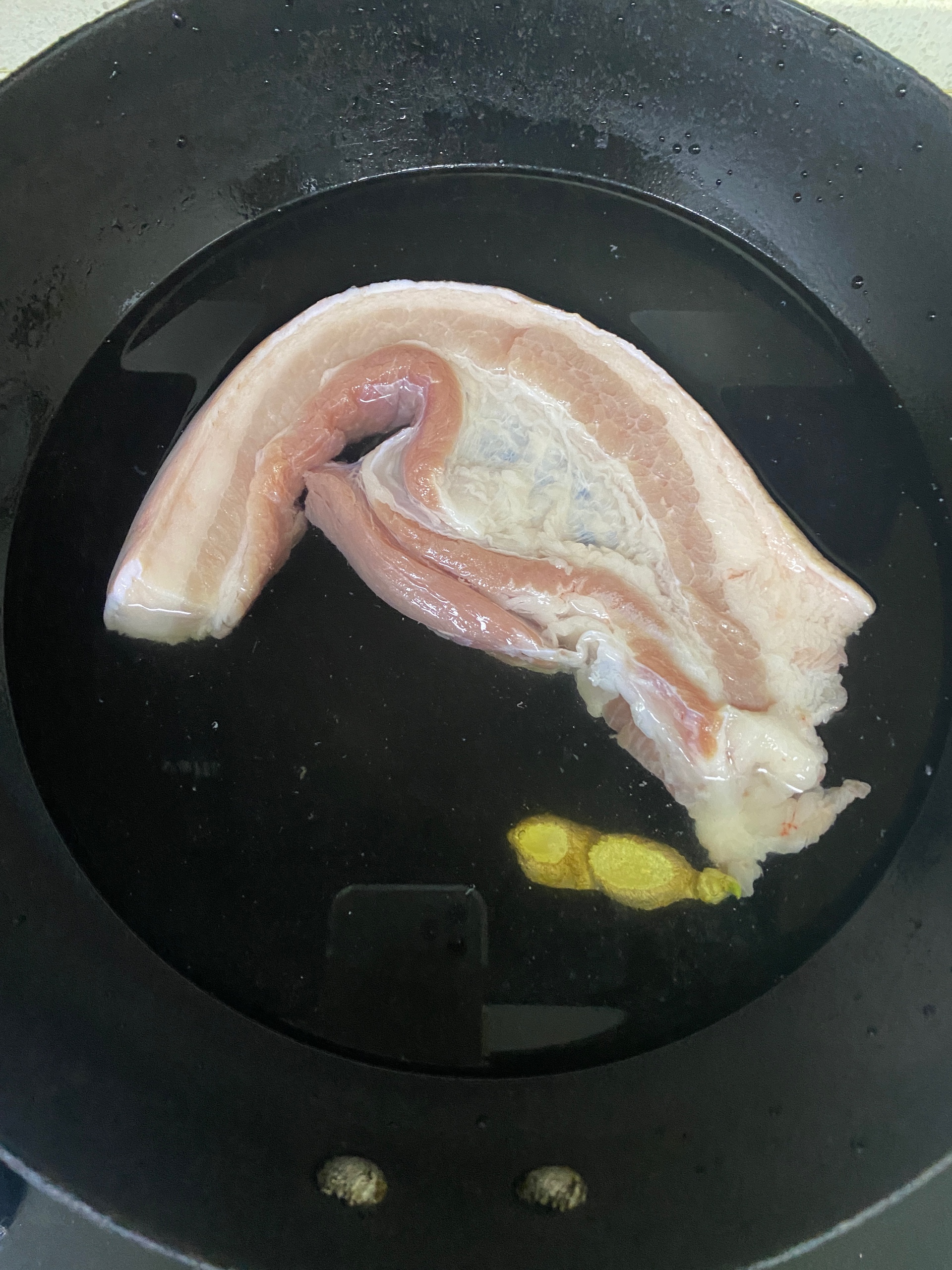 【肥而不腻】水煮白肉超级简单夏日必备菜的做法 步骤1