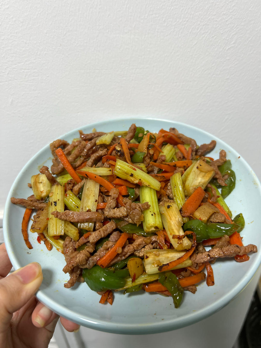 牛肉炒芹菜(不老不柴嫩滑多汁)