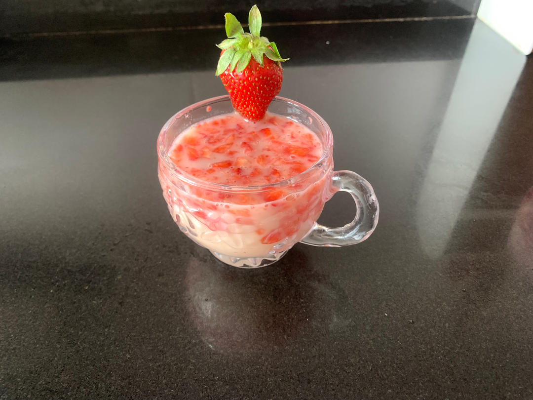 草莓养乐多～甜甜的可爱饮品DIY