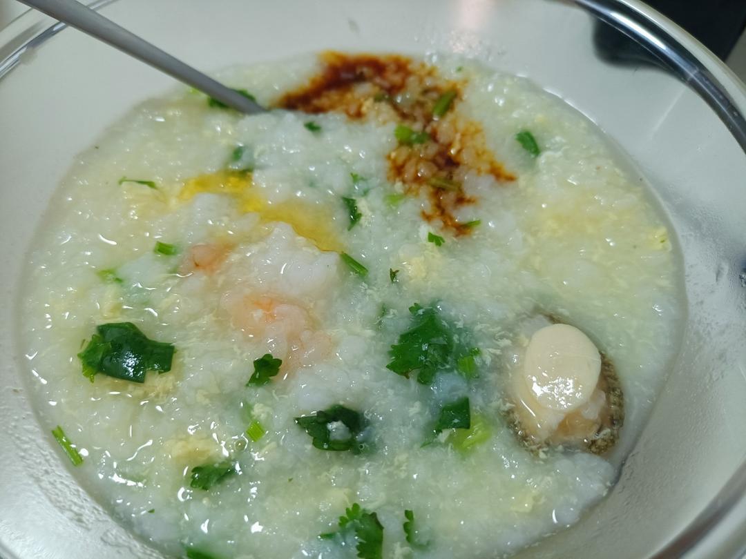 家庭自制美味海鲜蔬菜粥