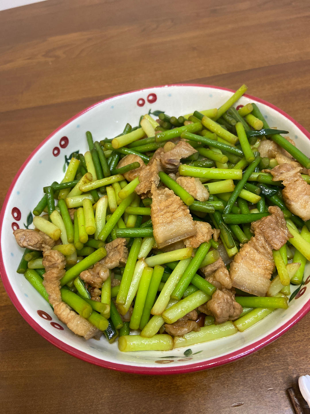简单易做的下饭菜－蒜苔炒肉