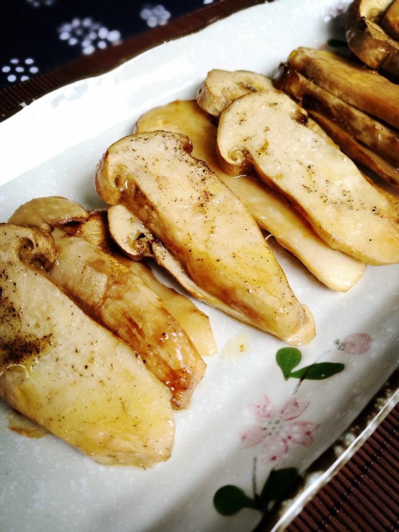 盛夏的紫薇做的黄油煎松茸