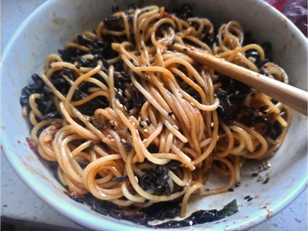 10分钟搞定的一碗葱油拌面
