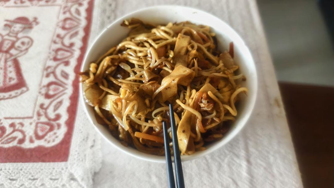 腊肠炒面