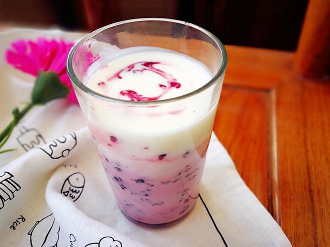 超简单の星空桑葚酸奶的做法