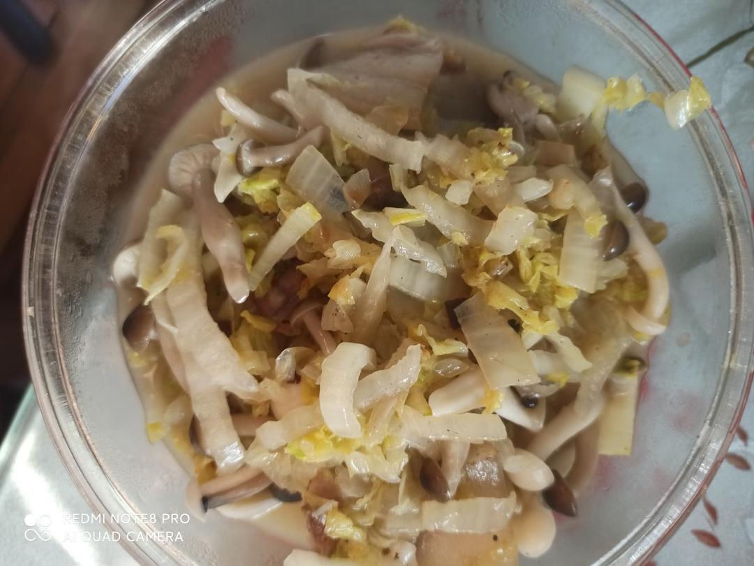 黄芽菜肉丝炒年糕