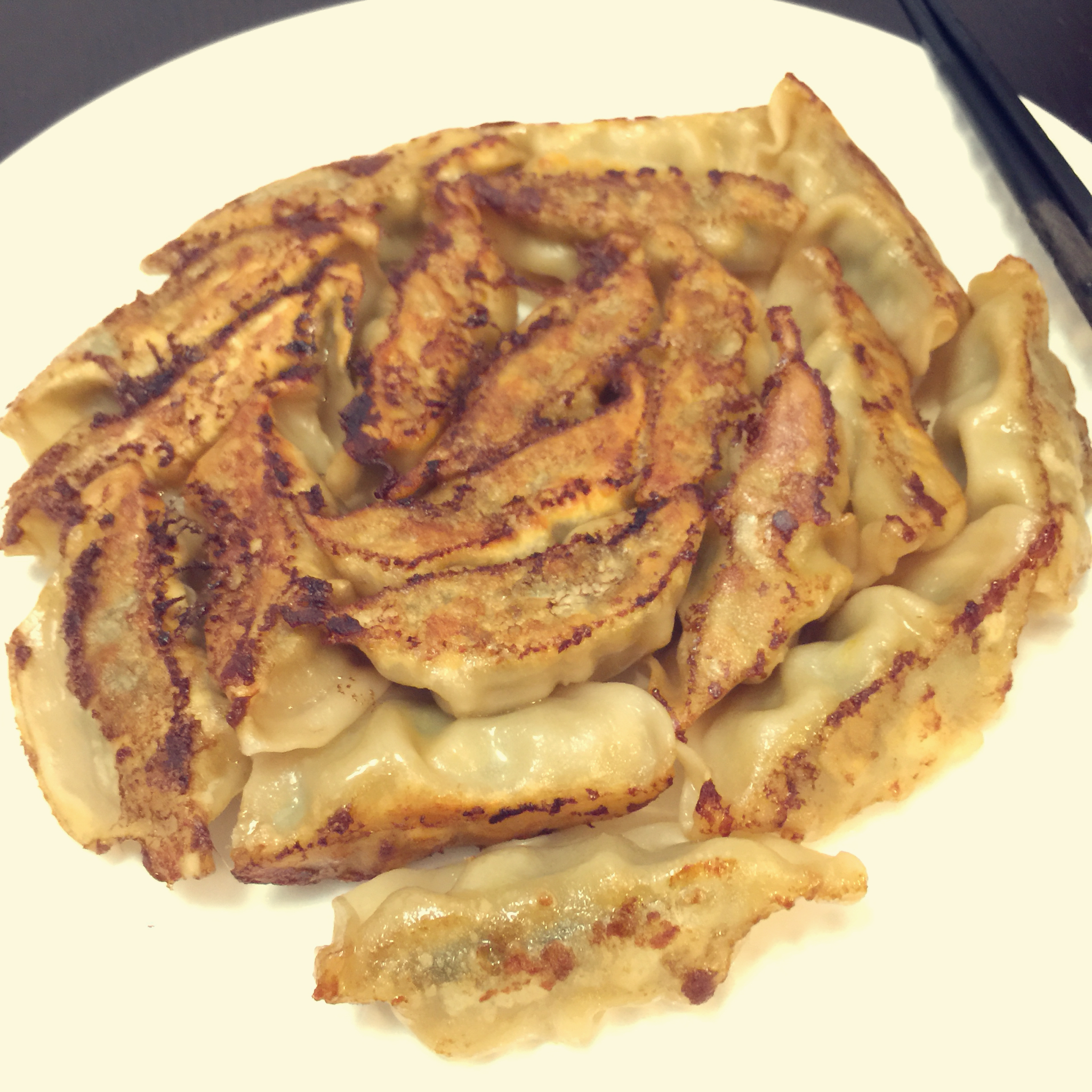 速冻水饺吃腻了吗~变锅贴吧(๑´ڡ`๑)