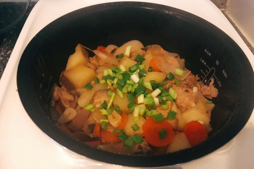 土豆焖饭（电饭锅版）
