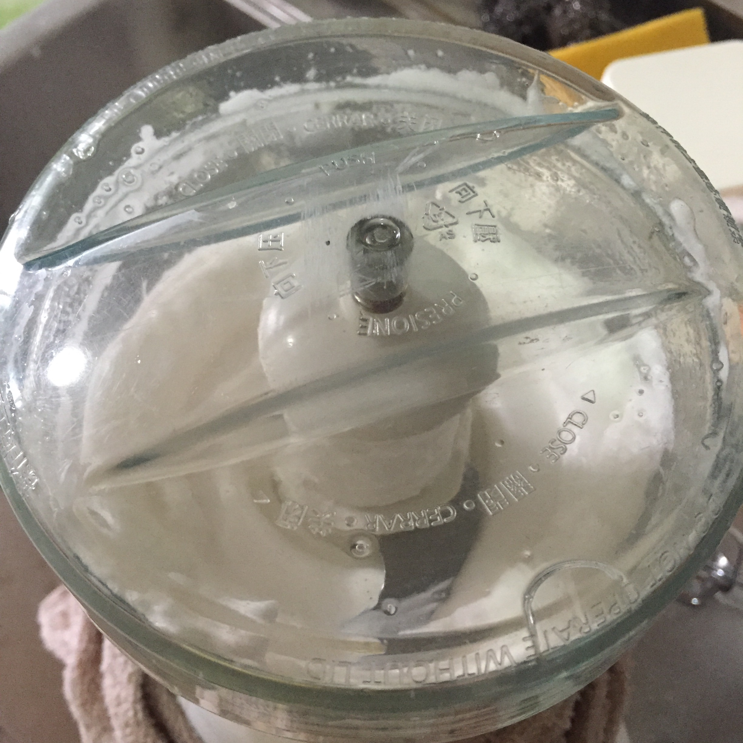搅拌机快速蛋白干性发泡的做法