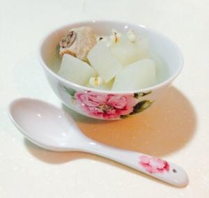 白萝卜薏仁米猪骨汤的做法 步骤7
