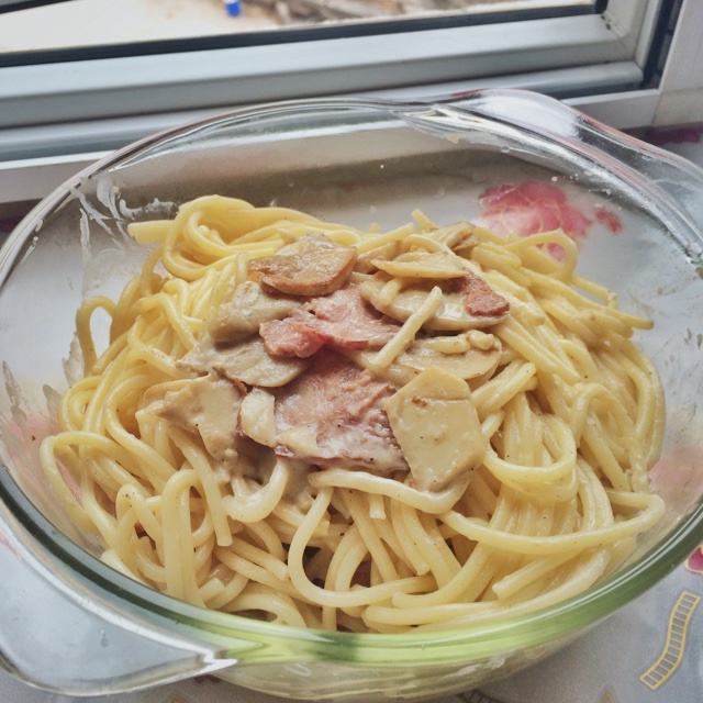 白汁蘑菇培根意粉