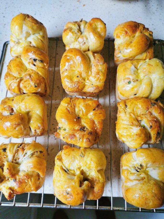 香葱肉松小方块面包