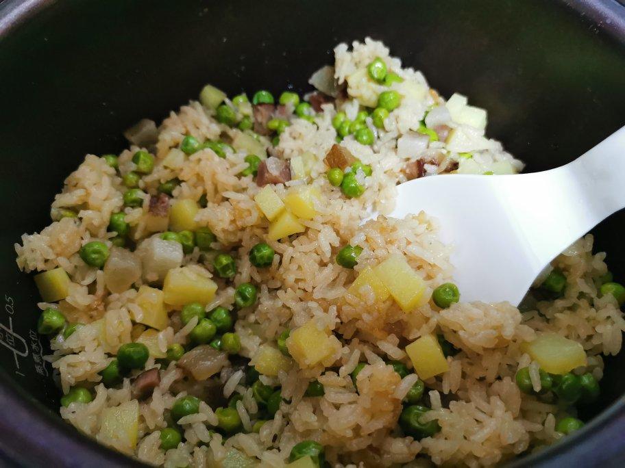 电饭煲豌豆火腿焖饭