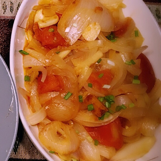 以泪洗面奶做的洋葱炒西红柿