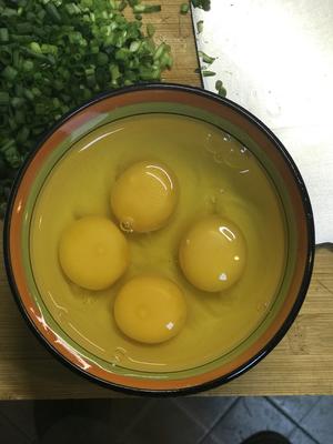 小葱炒鸡蛋的做法 步骤2