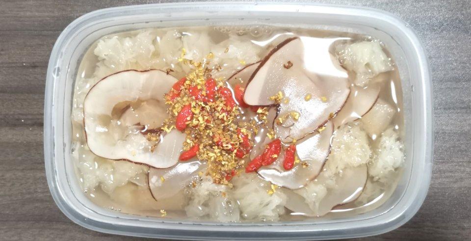 雪梨银耳炖海底椰