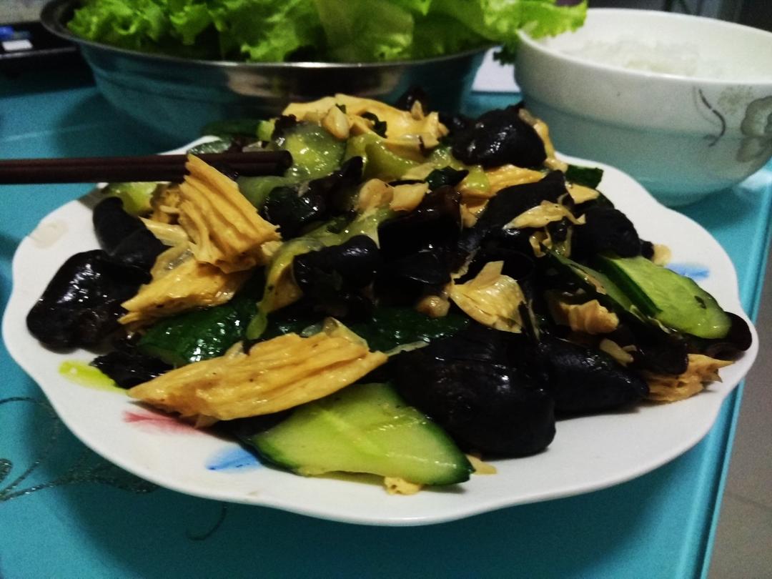 腐竹木耳黄瓜炒
