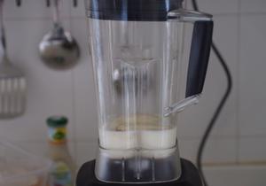 香蕉杏仁牛奶的做法 步骤2